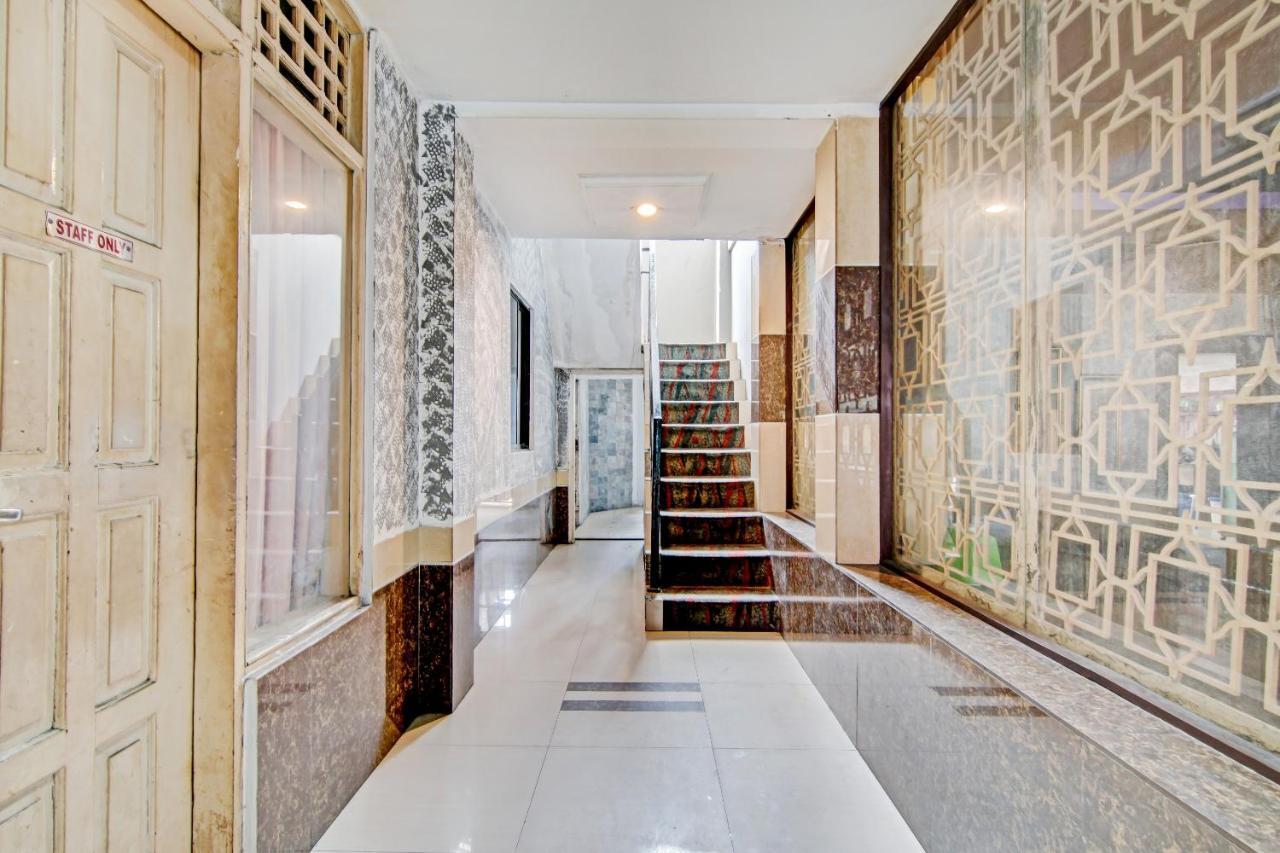 Oyo 1367 Damon Butik Hotel Pekanbaru Exterior foto