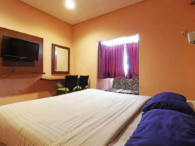 Oyo 1367 Damon Butik Hotel Pekanbaru Exterior foto