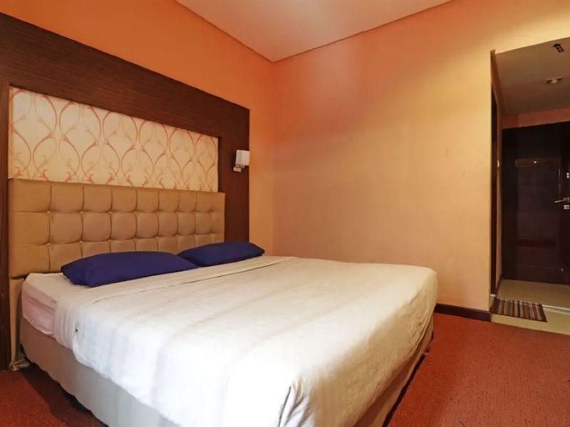 Oyo 1367 Damon Butik Hotel Pekanbaru Exterior foto
