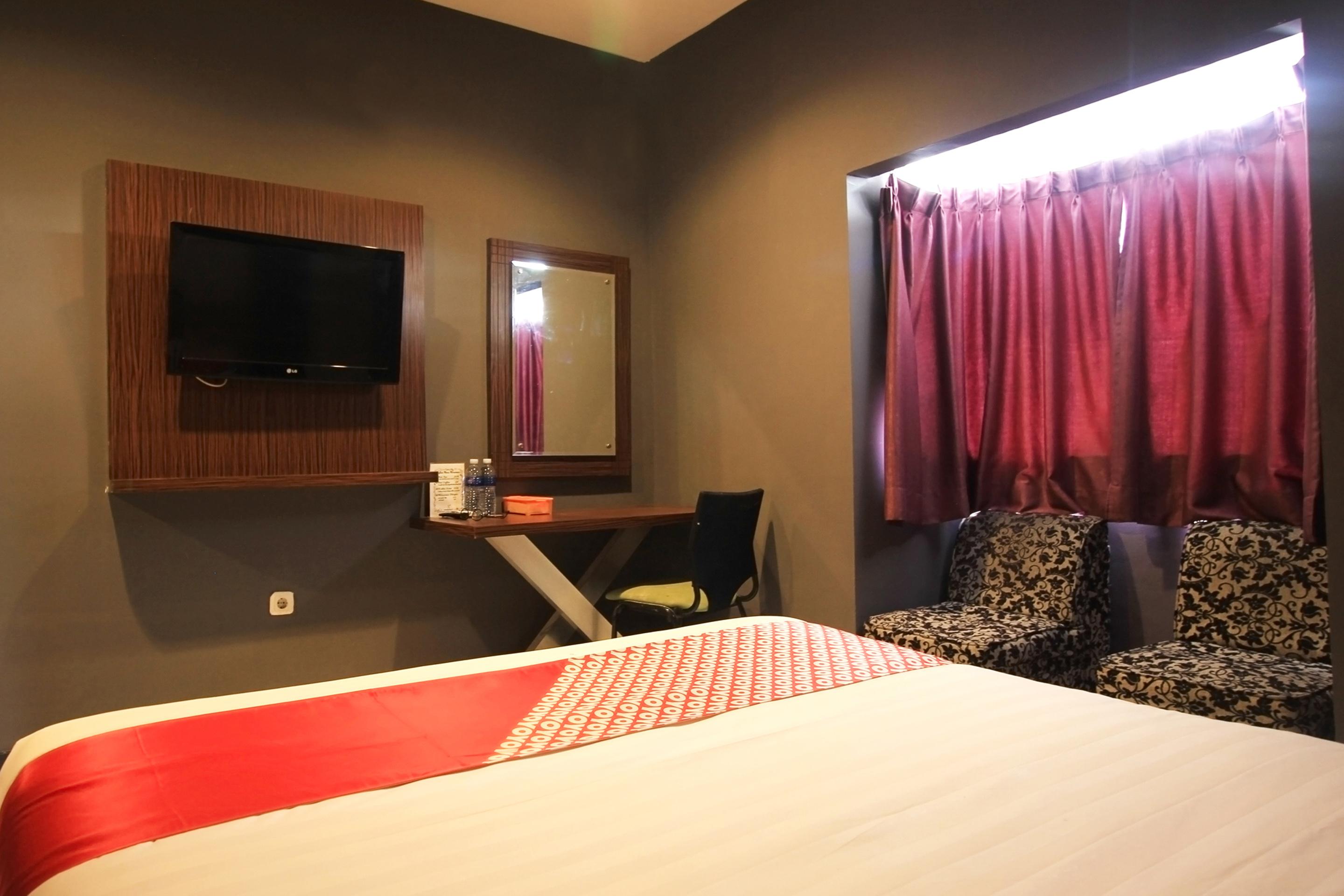 Oyo 1367 Damon Butik Hotel Pekanbaru Exterior foto
